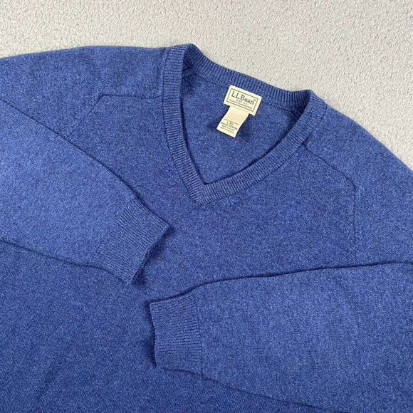 LL Bean Lambswool V-Neck Lightweight Sweater Men's Large Blue - Picture 1 of 7
